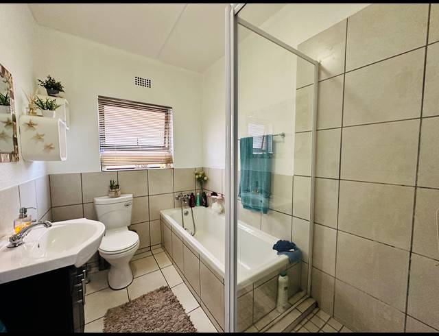 2 BEDROOM TOWNHOUSE FOR SALE IN ALBEMARLE